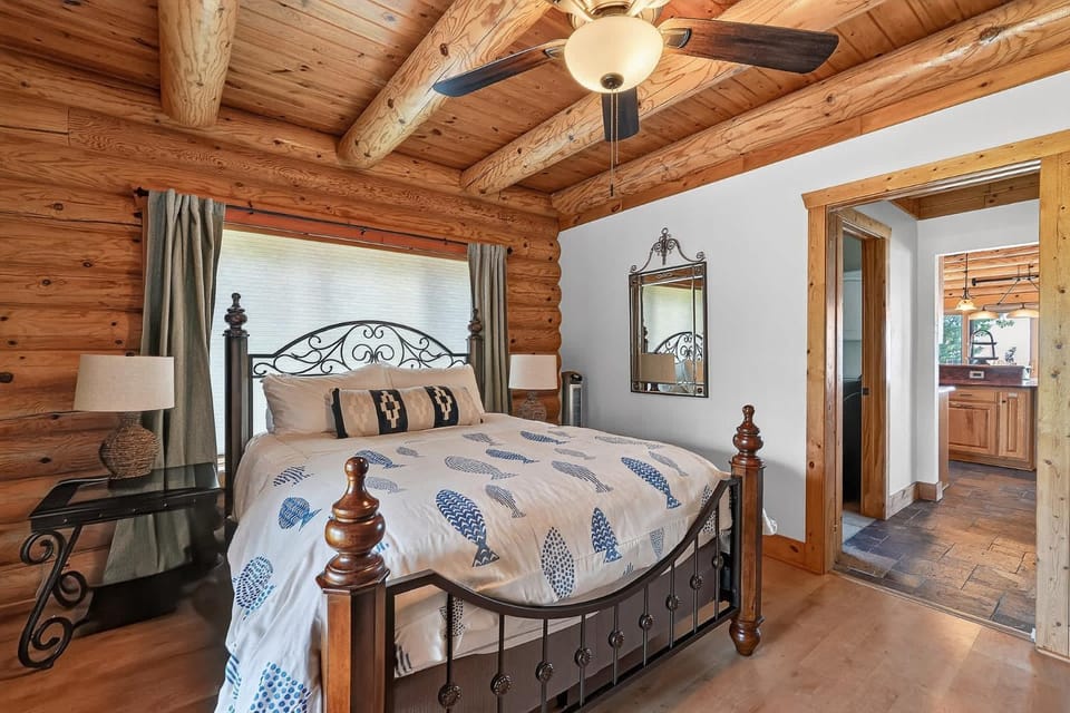 Gorgeous log home in Southern Door- Waterfront retreat House in Door County