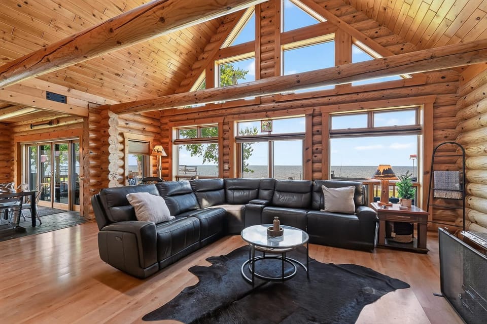 Gorgeous log home in Southern Door- Waterfront retreat House in Door County