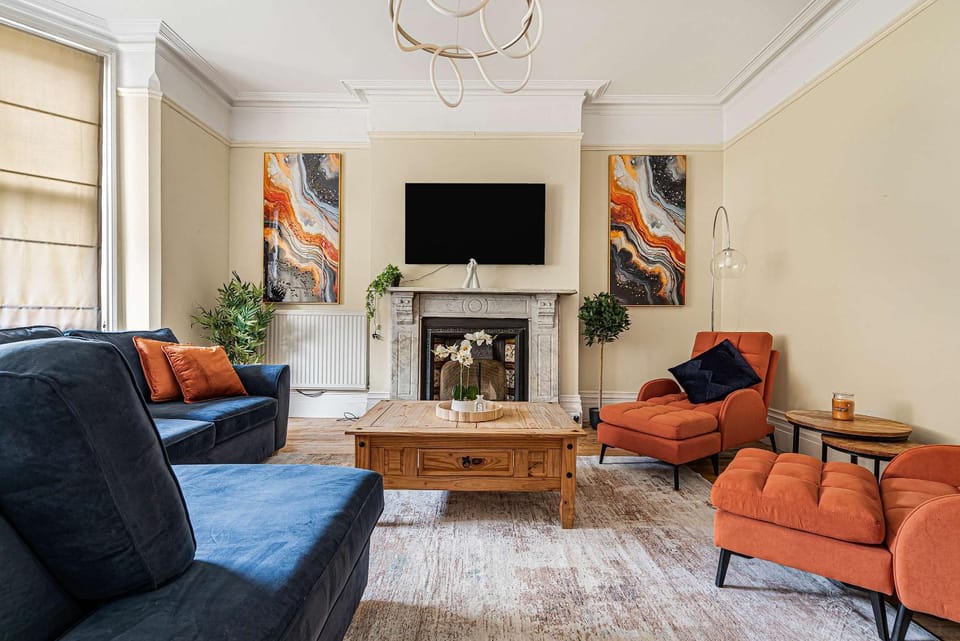 Spacious 6 Bedroom Character Home in Central Bedford House in Bedford