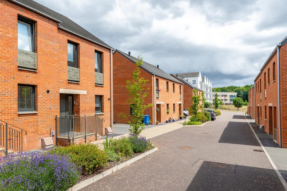 Swift Host - Broomsfield House - Sleeps 4 - Enclosed Garden - Parking - UEA - Hospital House in Norwich