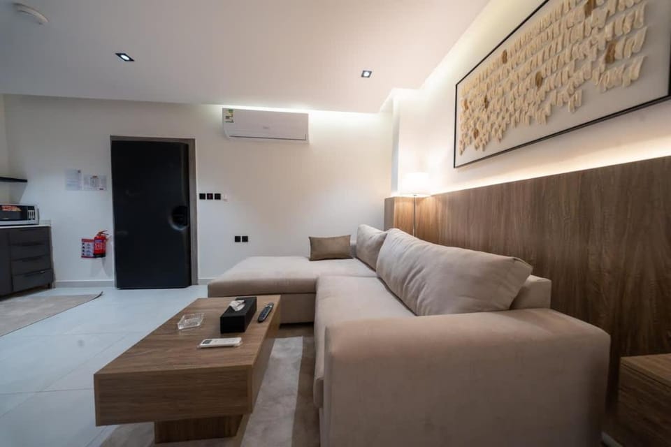 N9 Modern studio w 85 TV & smart check-in House in Riyadh