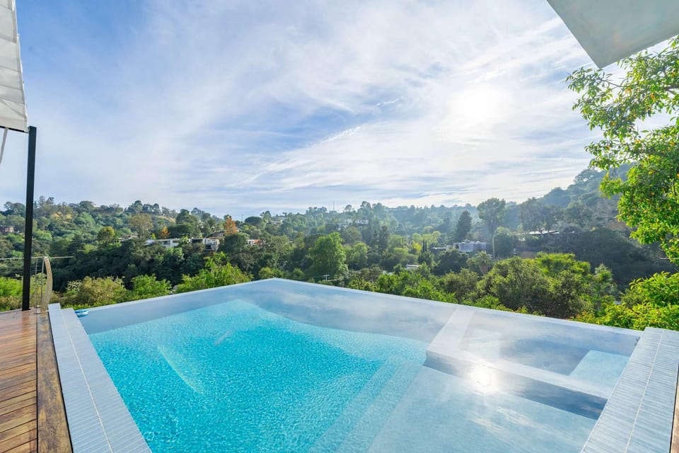 Ultra Luxury Hillside Villa with Infinity Pool Views House in Hollywood Hills