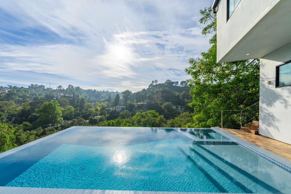 Ultra Luxury Hillside Villa with Infinity Pool Views House in Hollywood Hills