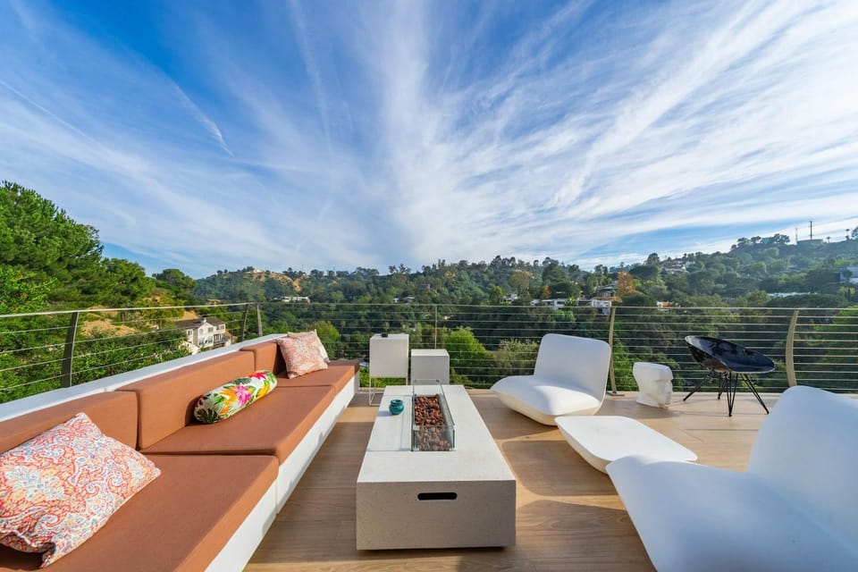 Ultra Luxury Hillside Villa with Infinity Pool Views House in Hollywood Hills