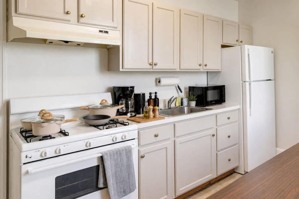 4 Beds Sleeps 6 Manayunk Apt Walkable to Main St Trails River Apartment in Manayunk