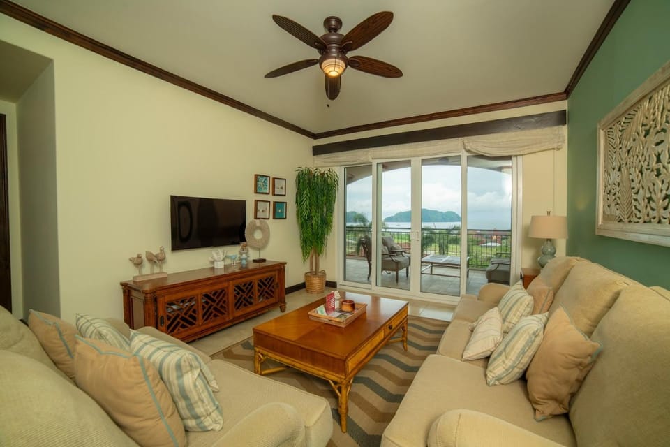 Altavista 5D 3 Bdr 2 bth Ocean View Condo House in Herradura