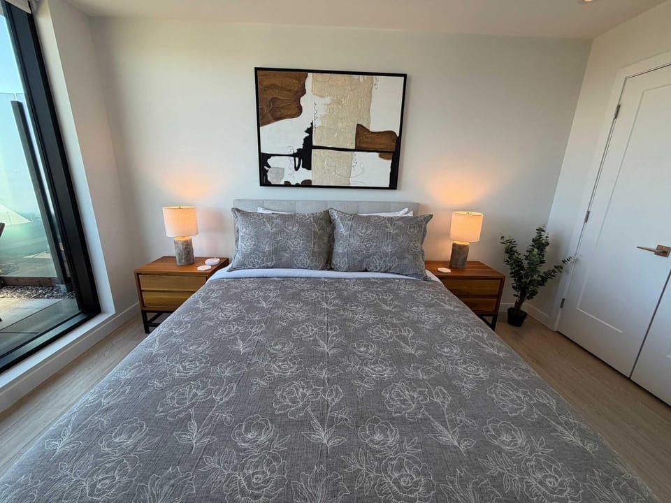 Northend HFX 2 BR and 2 Bath Penthouse with waterview Apartment in Dartmouth