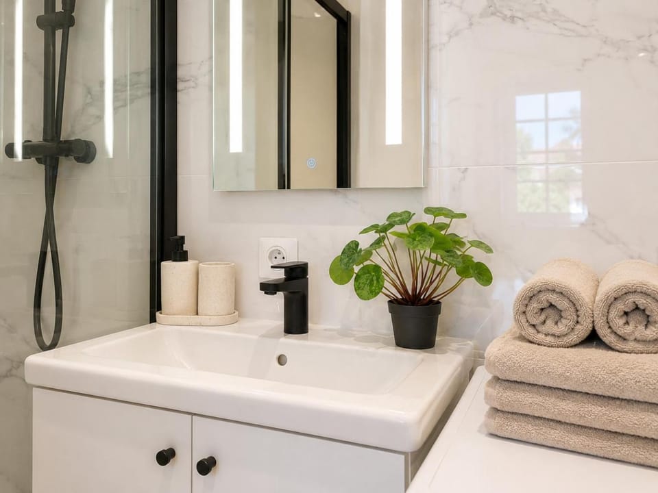 Bathroom, towels