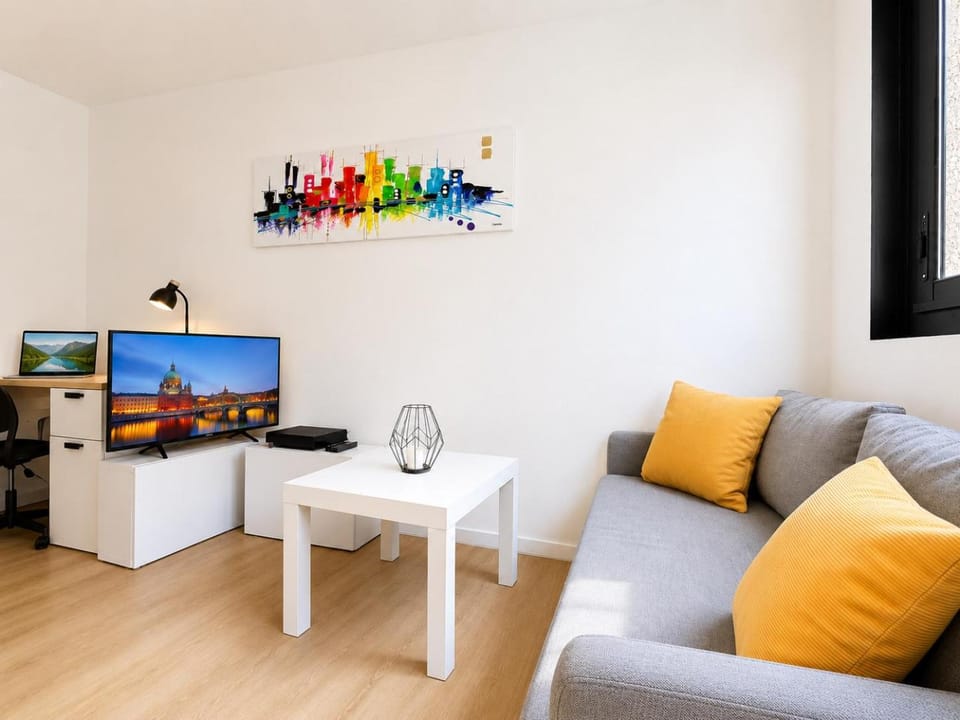 Communal lounge/ TV room, TV and multimedia, Living room, Seating area