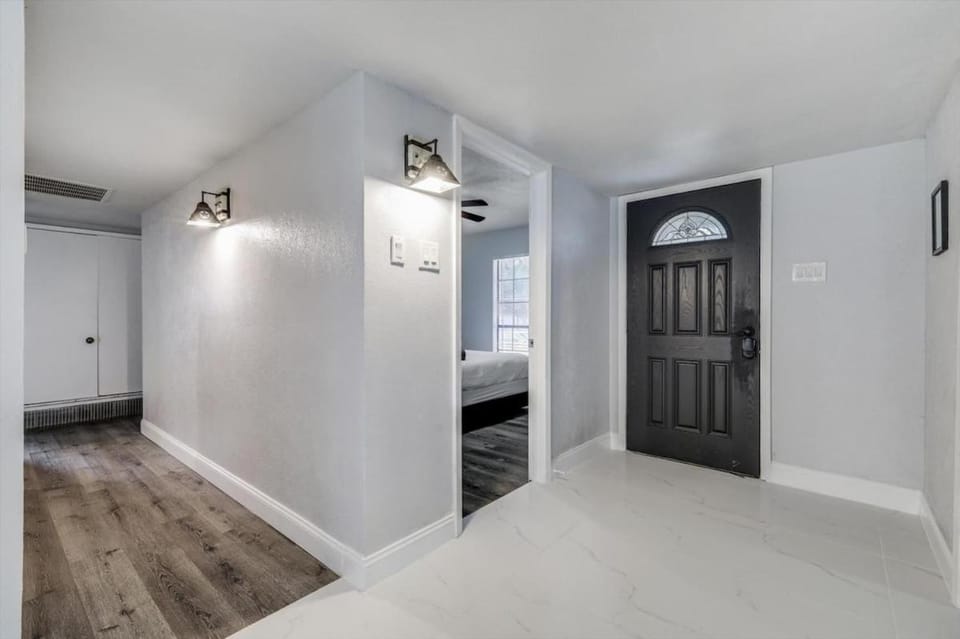 Luxurious 5BR 2B Home with Pool Grill Sauna & Game Room House in The Colony
