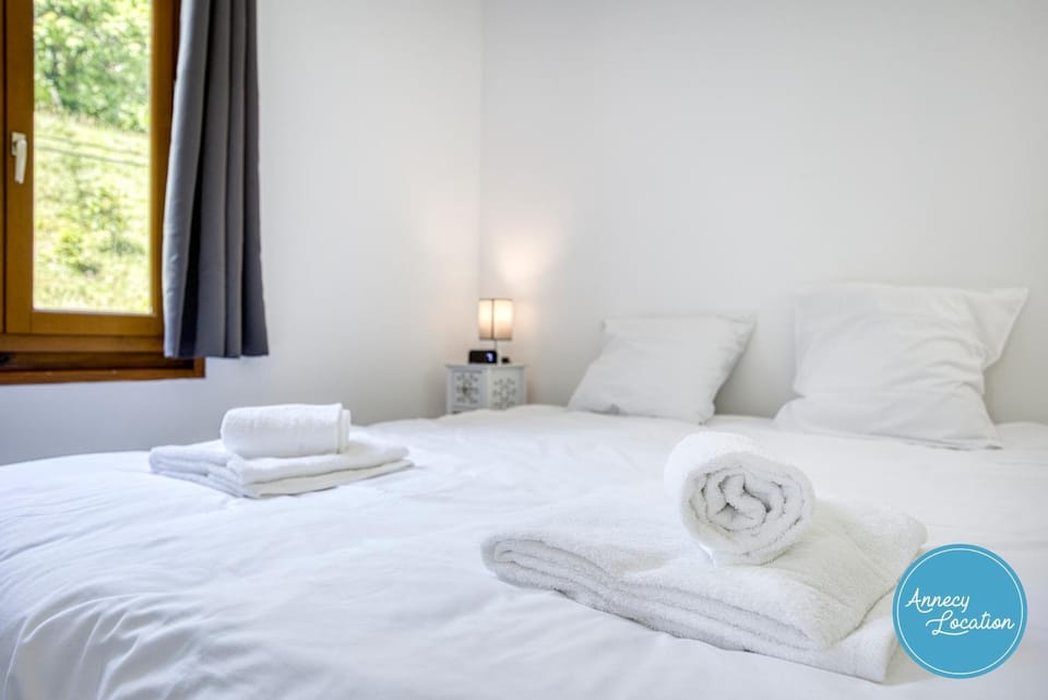 Rive Bleu Charming T2 with Shared Beach Apartment in Doussard
