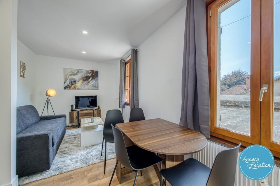 Rive Bleu Charming T2 with Shared Beach Apartment in Doussard