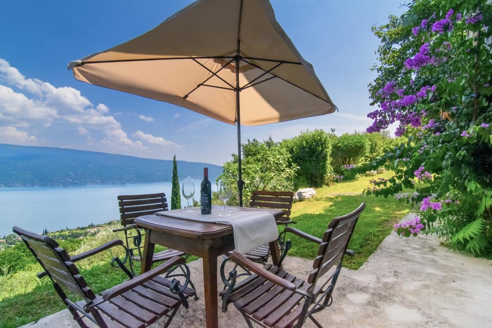Day, Garden, Balcony/Terrace, Dining area, Garden view, Lake view