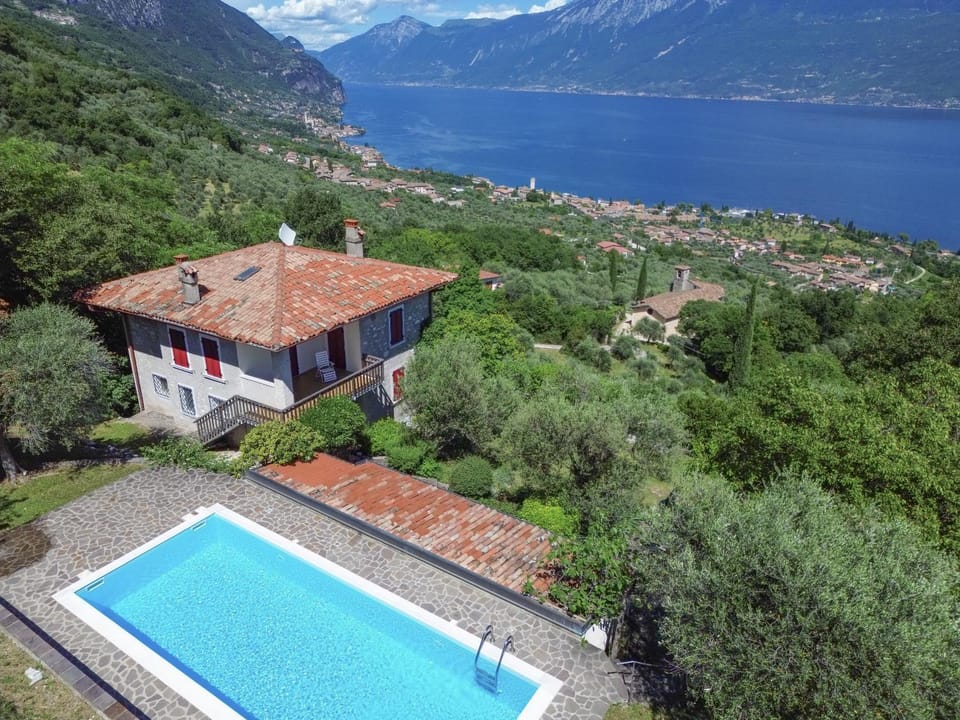 Property building, Nearby landmark, Day, Natural landscape, Bird's eye view, Garden, Lake view, Mountain view, Pool view, Swimming pool, Swimming pool