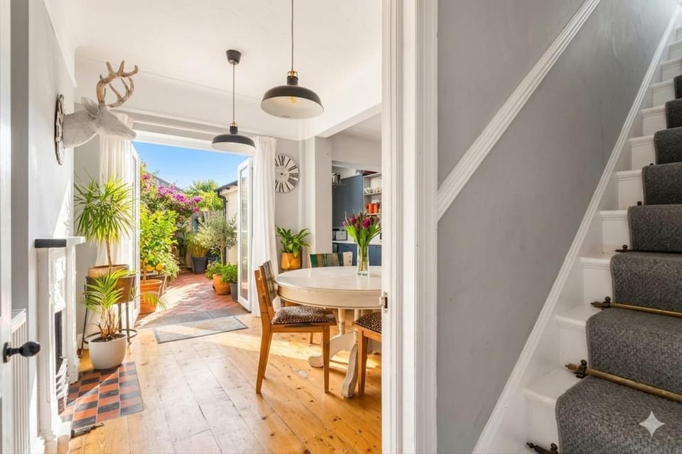 The Curated Cottage House in Exeter