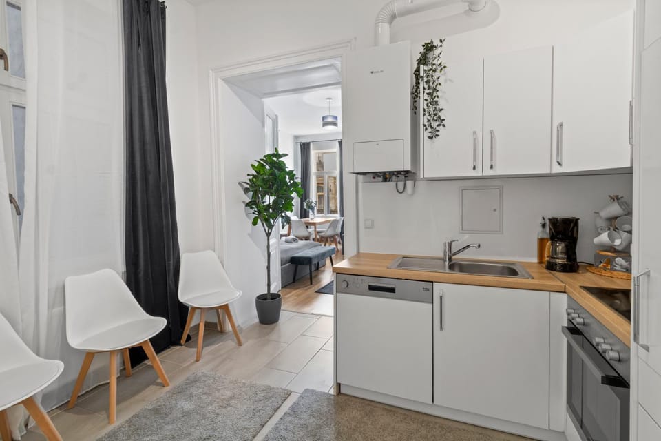 Modern 3-BR - 3 min to Metro U4 - Schönbrunn Apartment in Vienna