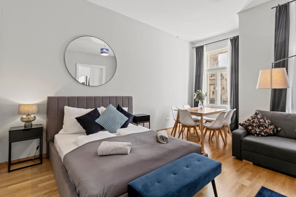 Modern 3-BR - 3 min to Metro U4 - Schönbrunn Apartment in Vienna
