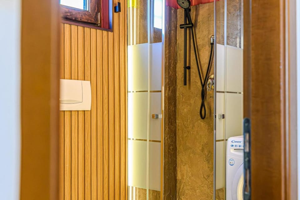 Secret Rooftop Suite - Tor Vergata Metro C Apartment in Rome