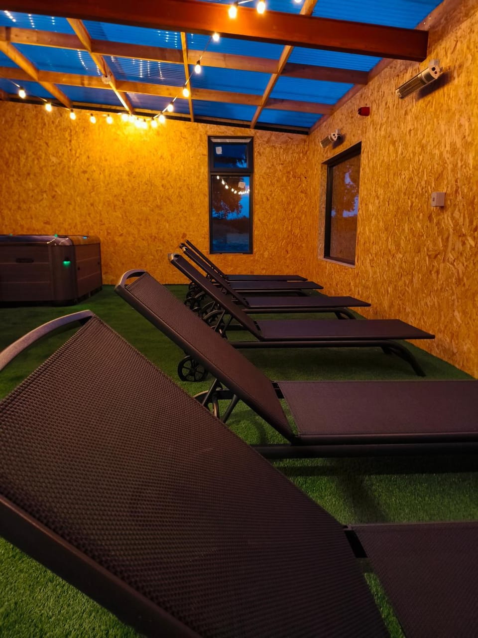 Canal View Lodge & Spa - Entire 3 Bed Lodge Apartment in Longford