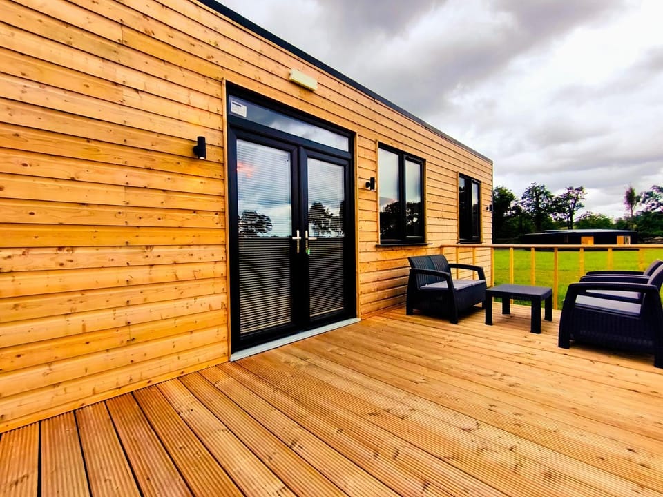 Canal View Lodges Apartment in Longford