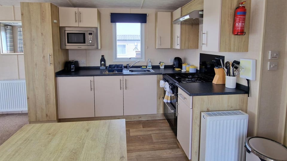 Bee Happy, Seal Bay Resort House in Selsey