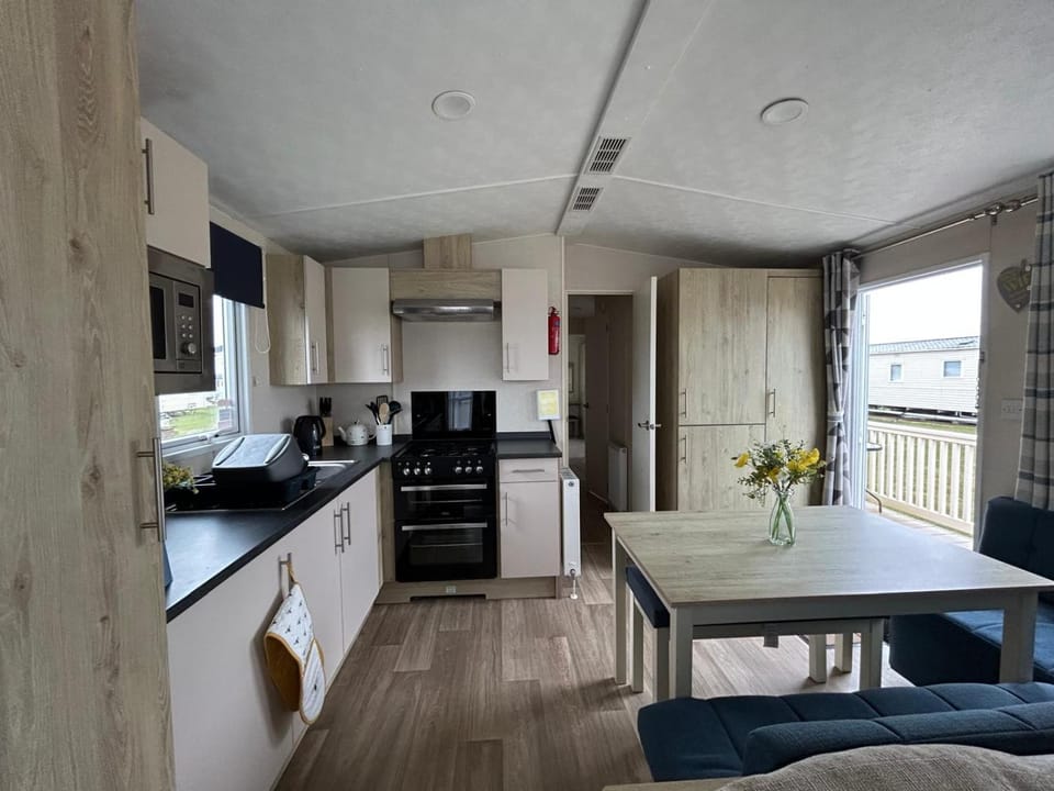 Bee Happy, Seal Bay Resort House in Selsey