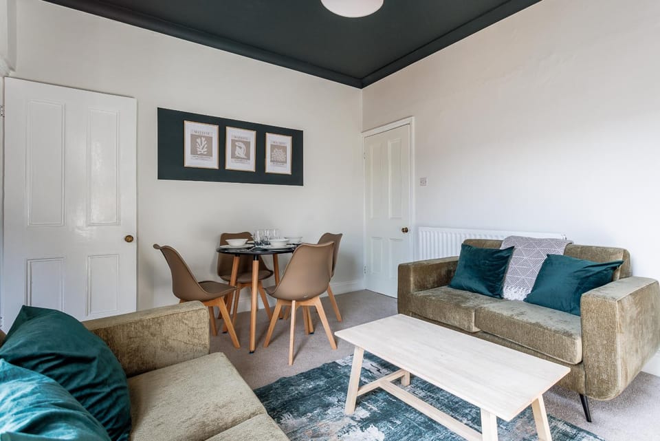 Spacious 3BR House Sleeps 6 Darlington House in Darlington