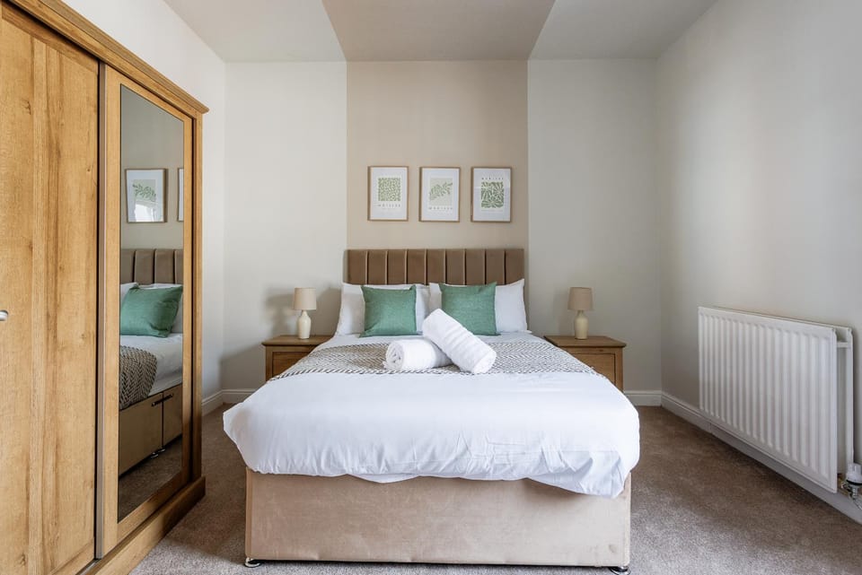 Spacious 3BR House Sleeps 6 Darlington House in Darlington