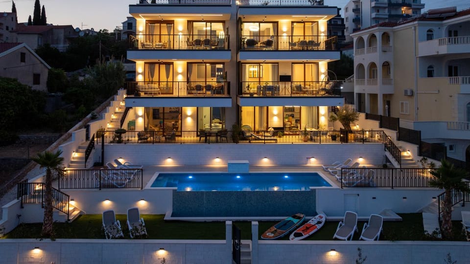 Property building, Day, Night, Pool view, Swimming pool, Location, Parking, sunbed