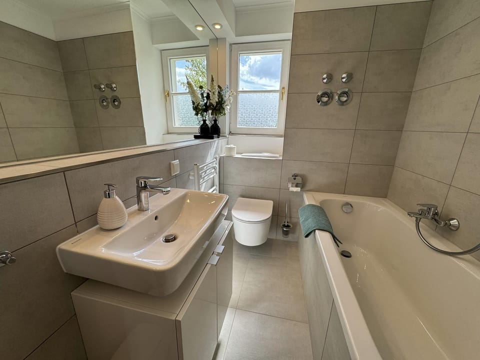 Toilet, Bathroom, Bath, towels