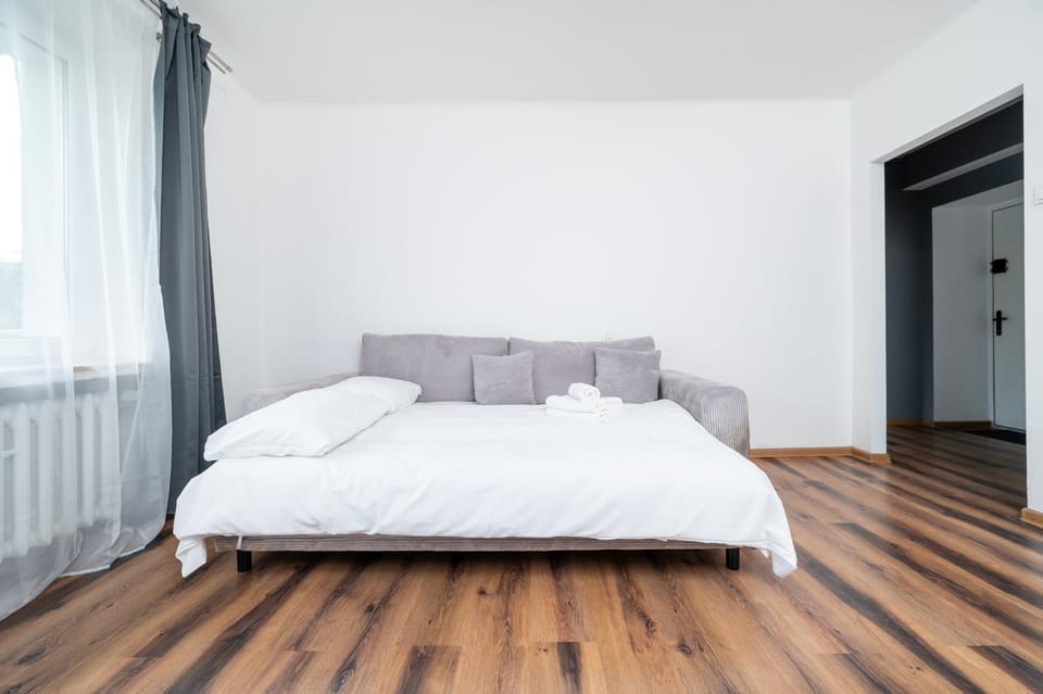 Bed, Photo of the whole room, towels