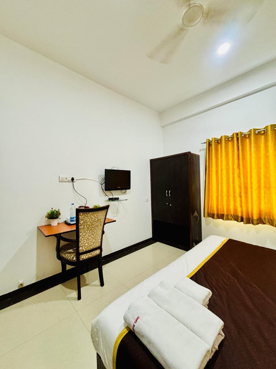 Communal lounge/ TV room, Bed, Photo of the whole room