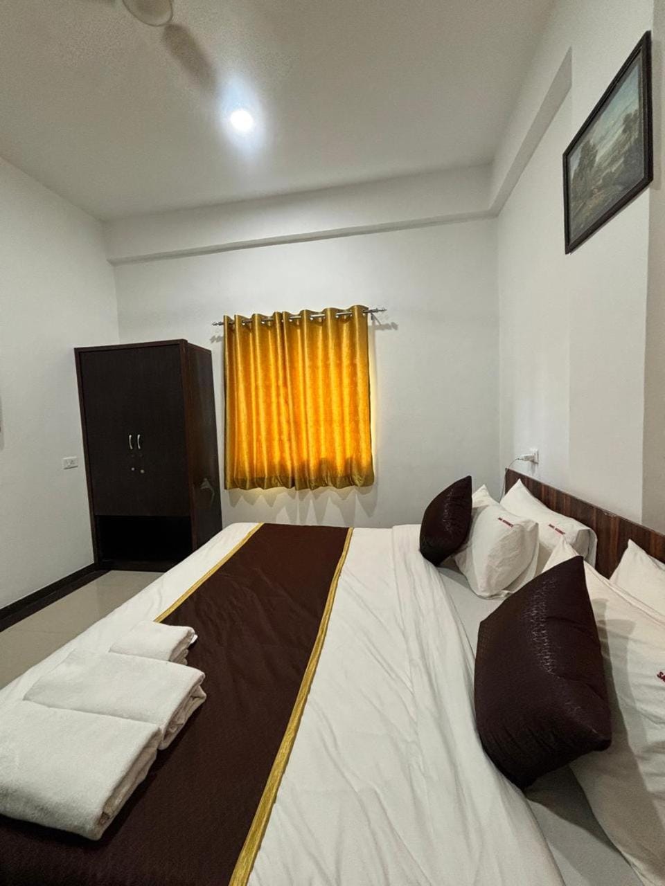 Bed, TV and multimedia, Photo of the whole room