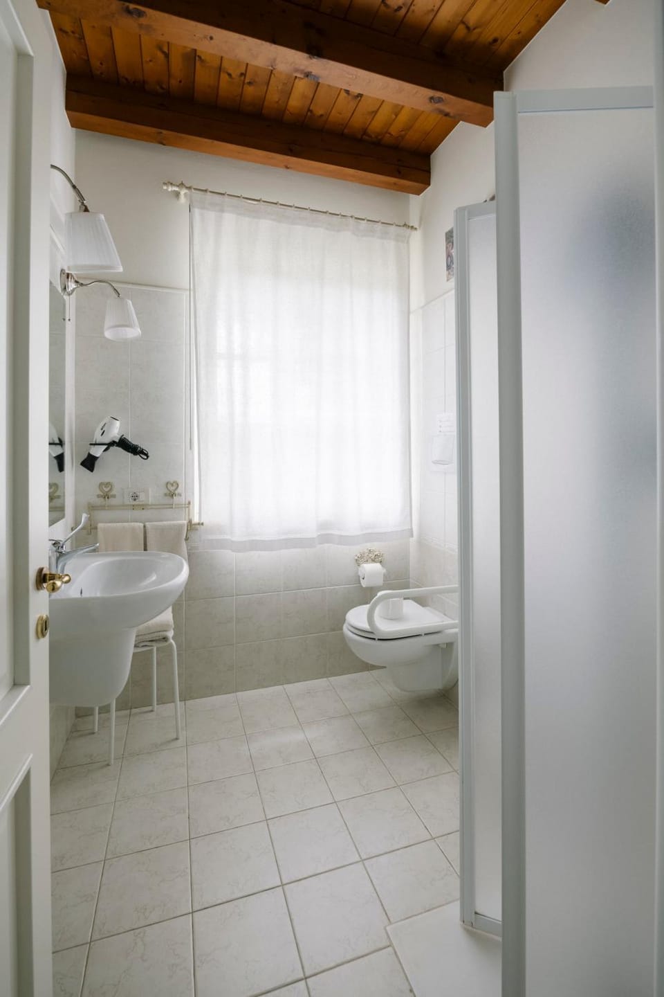 Bathroom, Facility for disabled guests