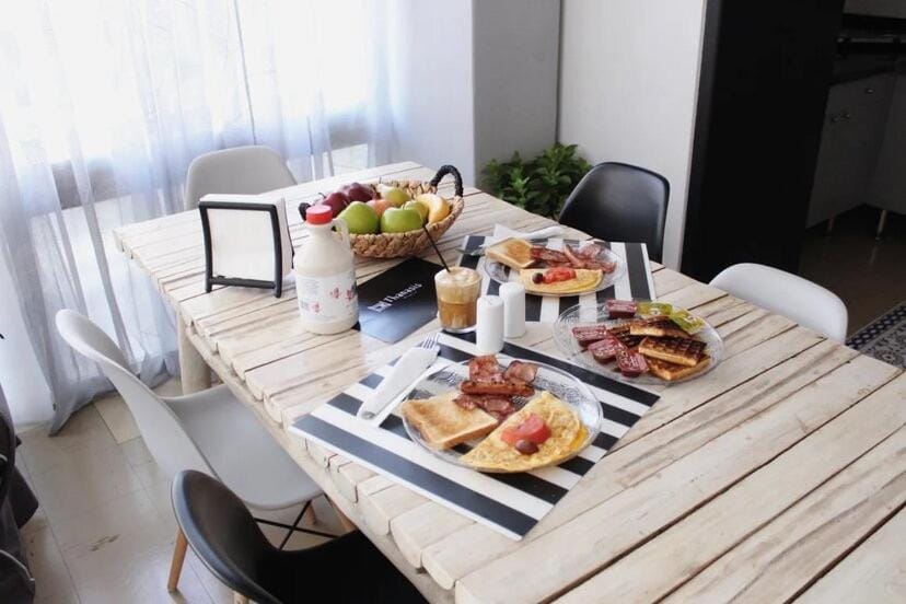 Dining area, Food