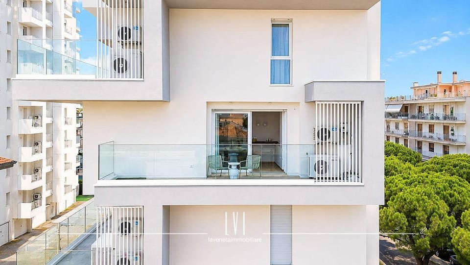 Property building, Balcony/Terrace