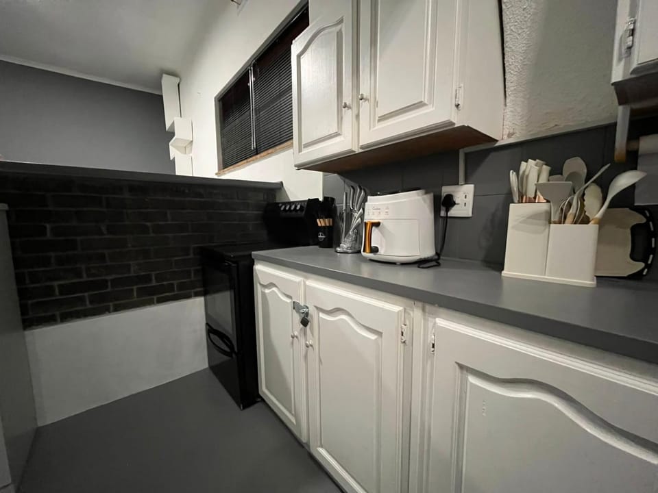 Coffee/tea facilities, Communal kitchen, oven, stove, toaster, kitchen