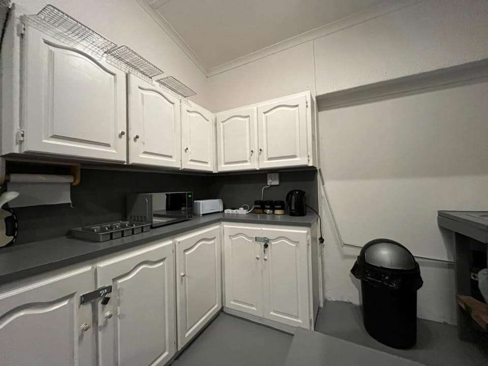 Coffee/tea facilities, microwave, toaster