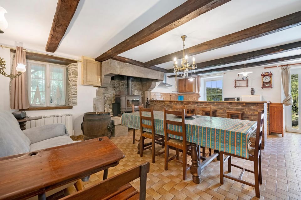 Property building, Kitchen or kitchenette, Living room
