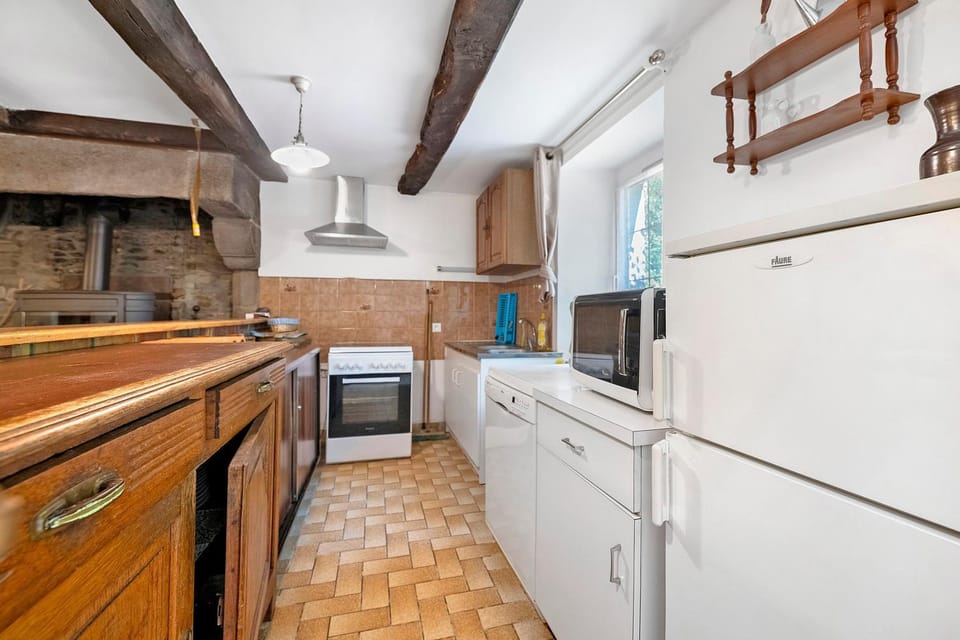 Property building, Kitchen or kitchenette, Living room