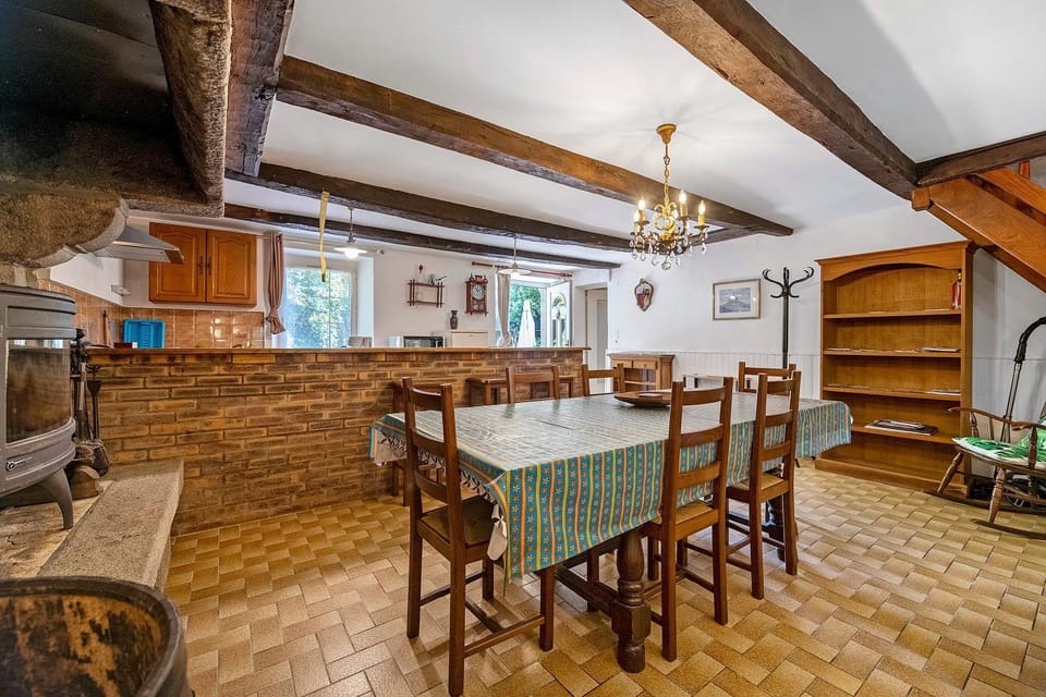 Property building, Kitchen or kitchenette, Living room