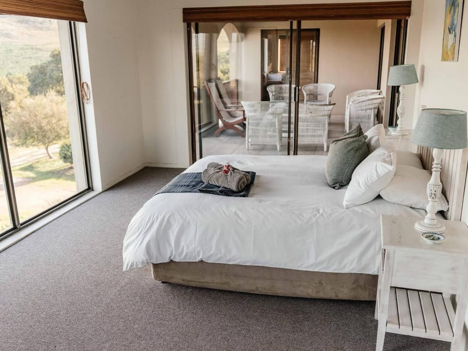 Luxury 5-Bedroom Villa with Private Pool Tennis Court Villa in Western Cape
