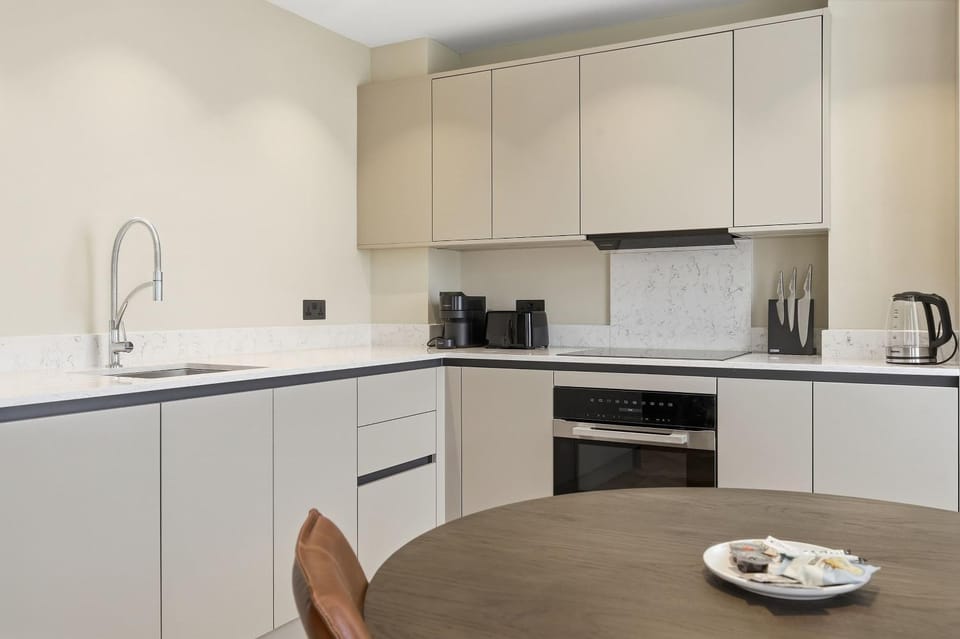 Cheyne Evergreen l Luxury Chelsea Retreat with Thames Views Apartment in London