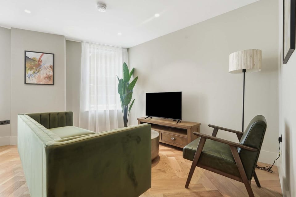 Cheyne Evergreen l Luxury Chelsea Retreat with Thames Views Apartment in London