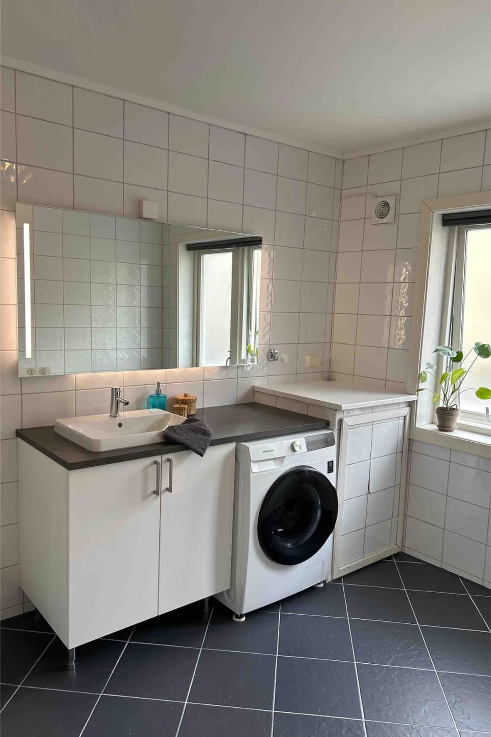 Balcony - Bright 2BR City Apartment Apartment in Bergen