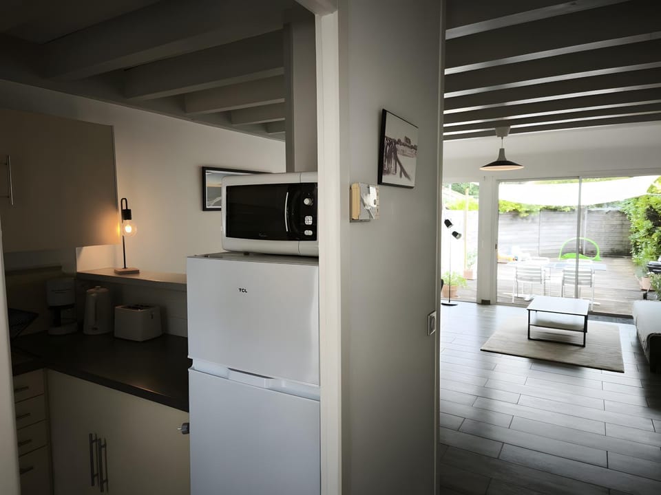 Kitchen or kitchenette, Living room