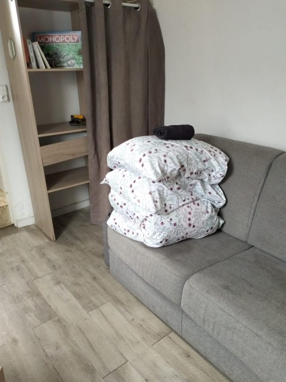 Living room, towels