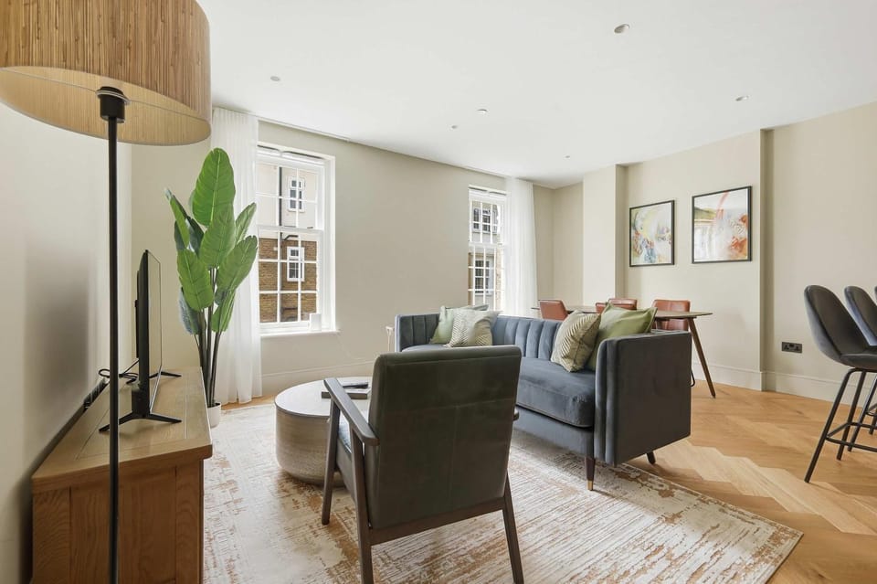 Cheyne Elm l A Luxury Chelsea Retreat Apartment in London