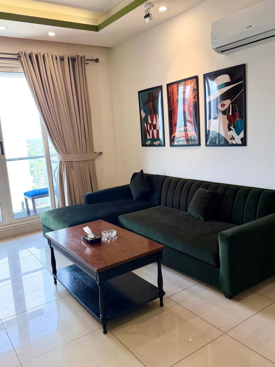TV and multimedia, Living room, Seating area, air conditioner