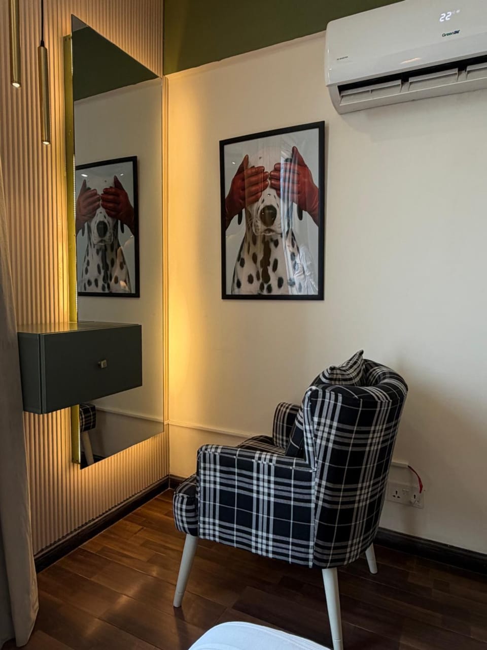 Living room, Seating area, air conditioner